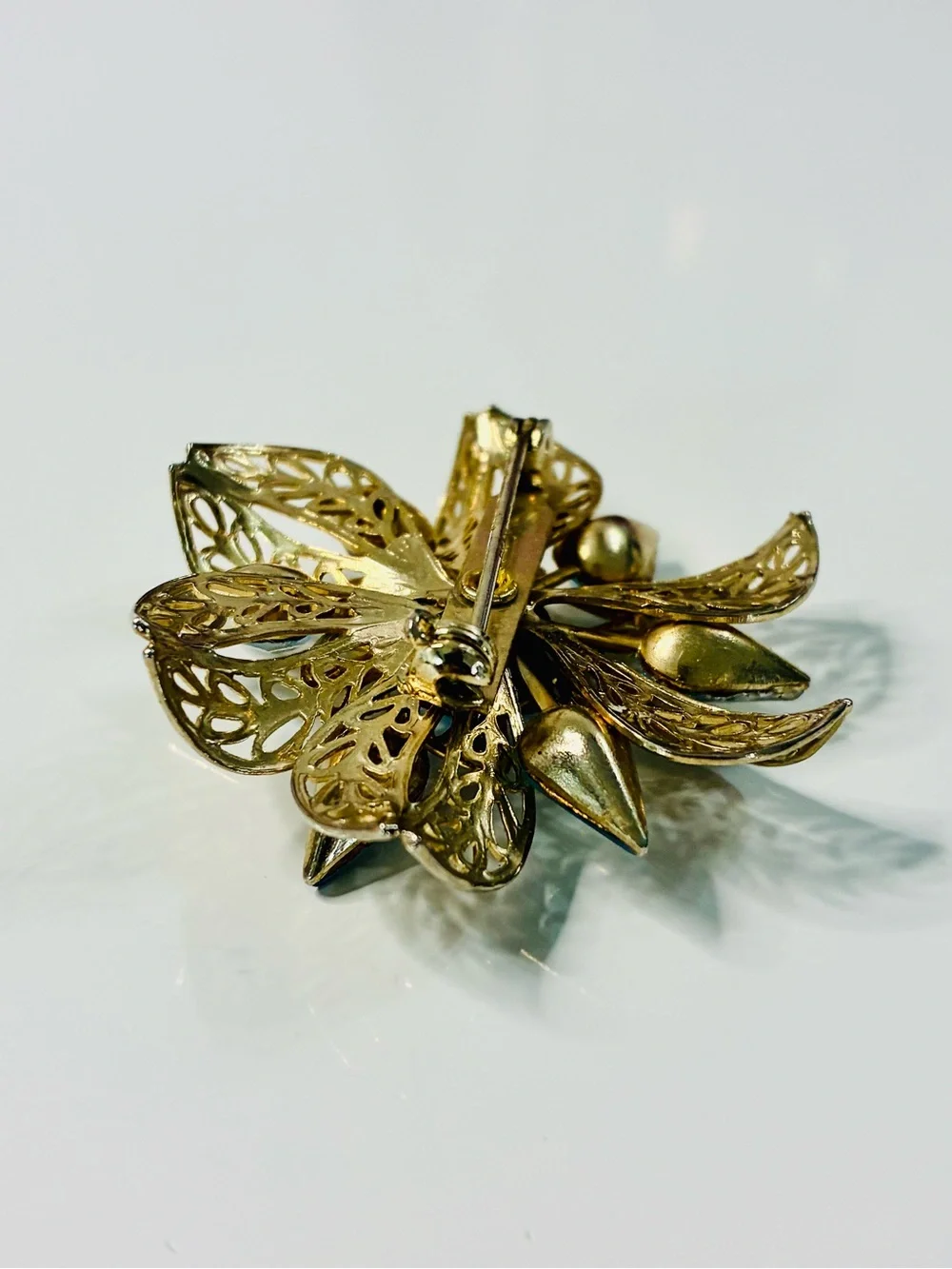 VTG Gold-Tone Brooch with Blue Rhinestones Classic Timeless Elegant EUC